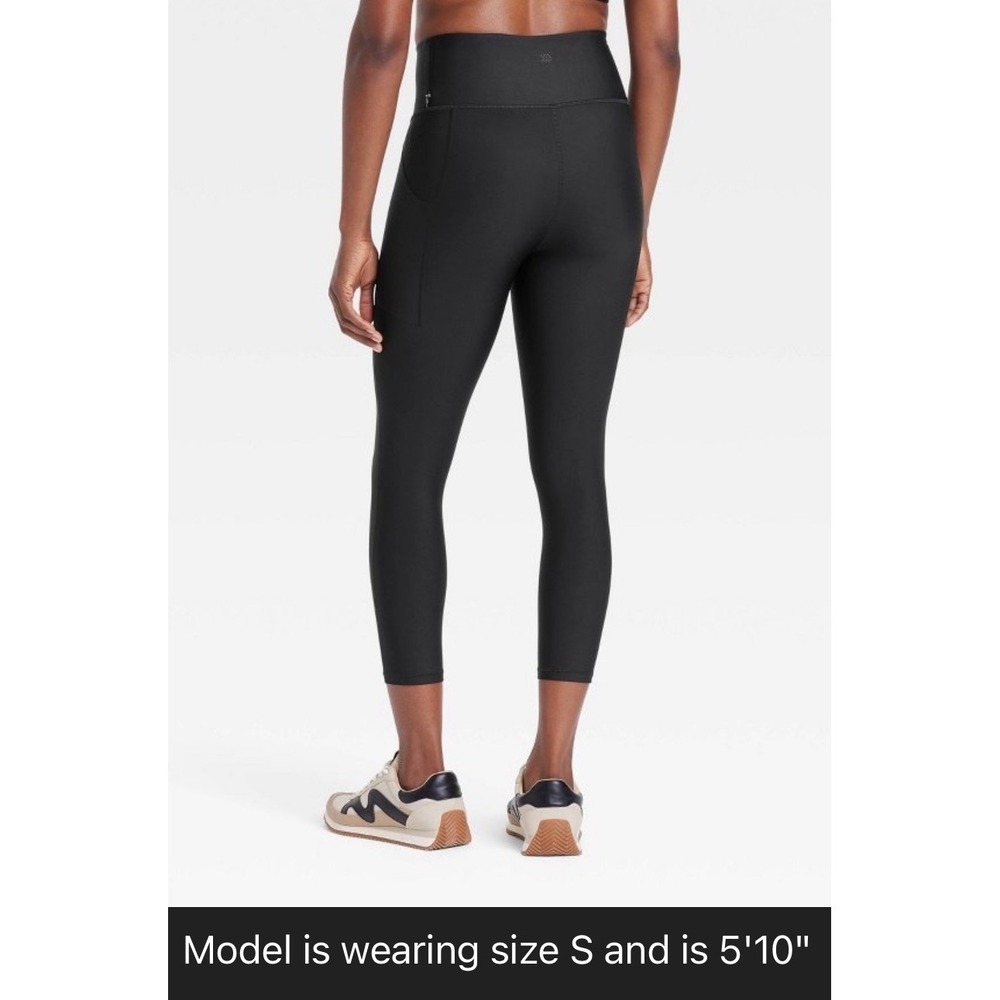 All in Motion Effortless Support High Rise Capri Leggings Black S NWT MSRP $30